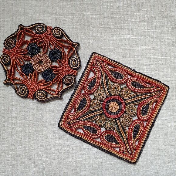 Vintage Floral Rafia Woven Trivets, set of 2 - Picture 9 of 12